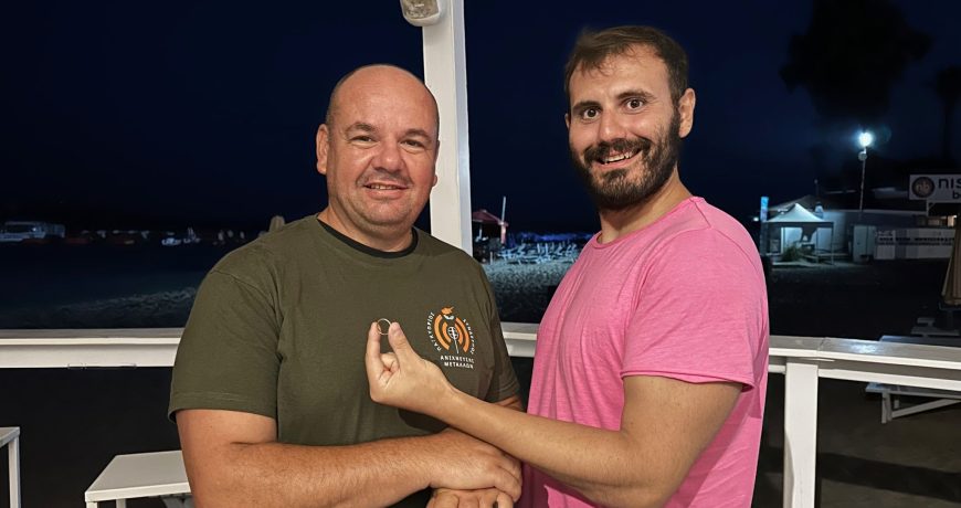 anixneyths-metallon-xp-deus-ii-brhke-se-paralia-xamenh-xrysh-bera-min